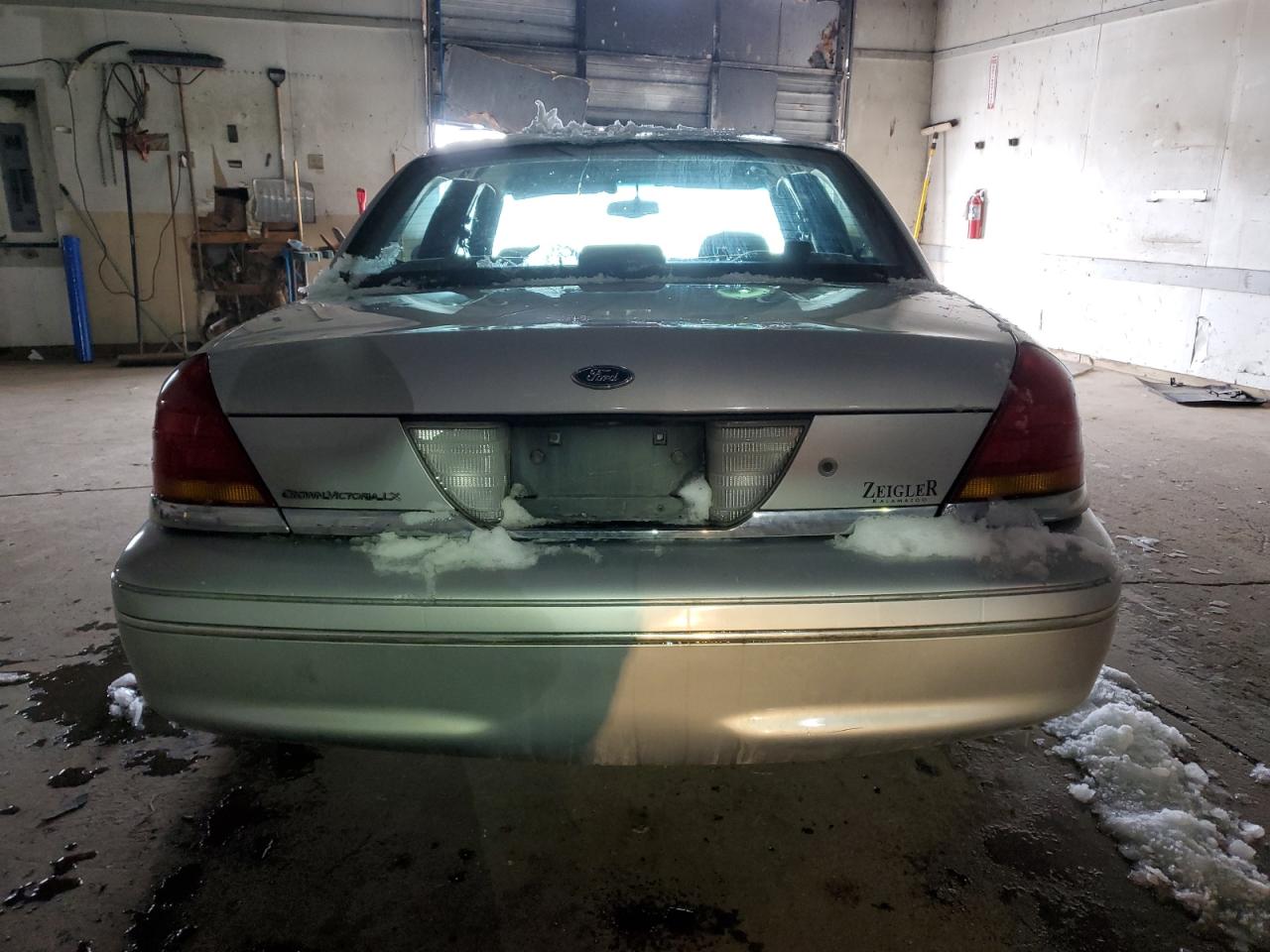 2002 Ford Crown Victoria - Image 6