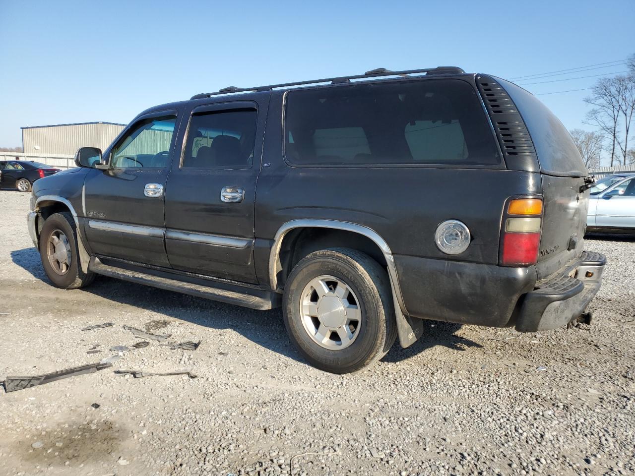 2004 GMC Yukon - Image 2