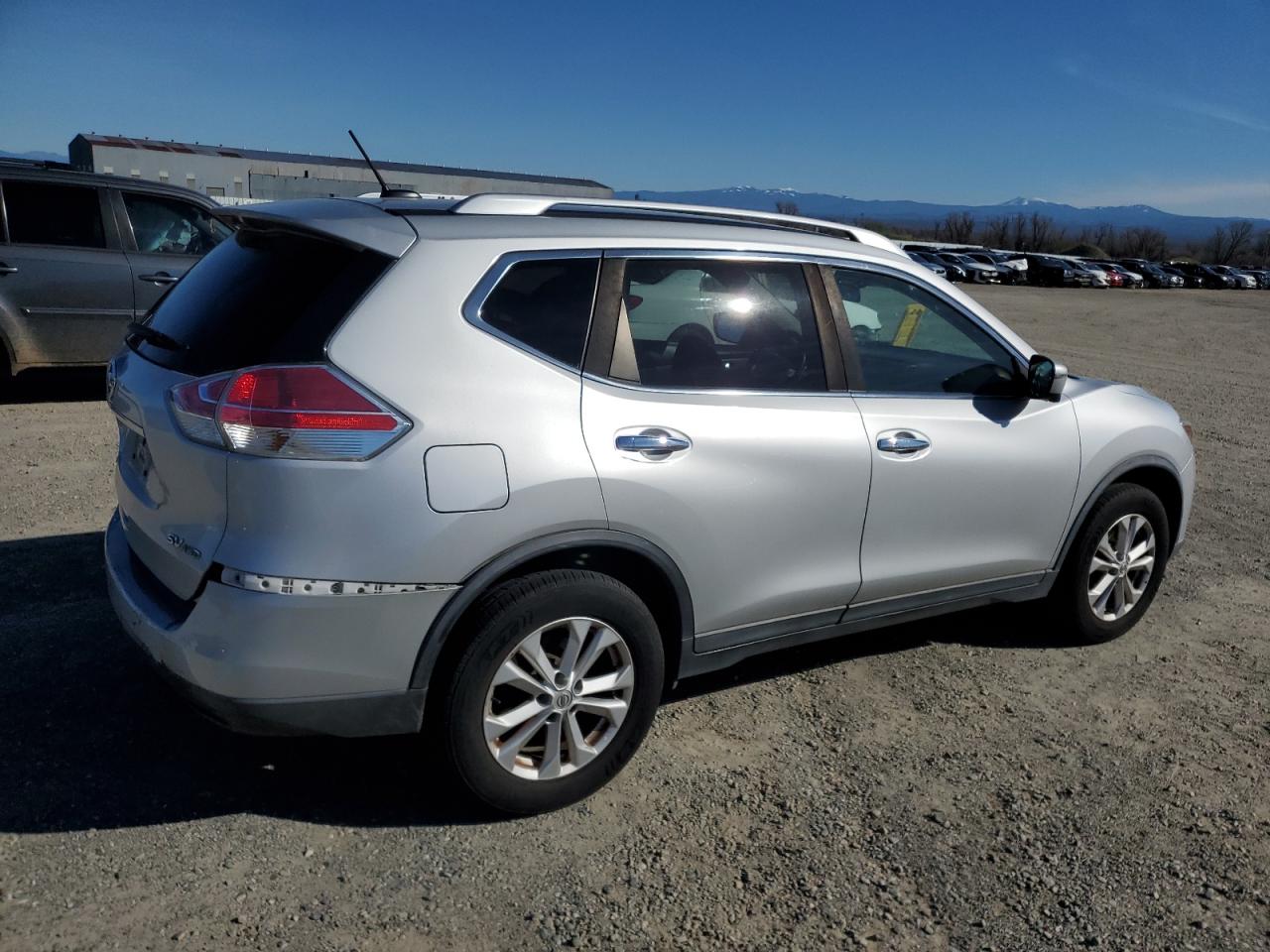 2016 Nissan Rogue - Image 3