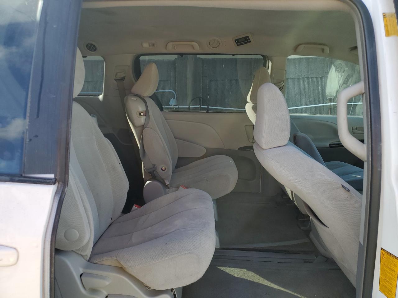 2013 Toyota Sienna - Image 12