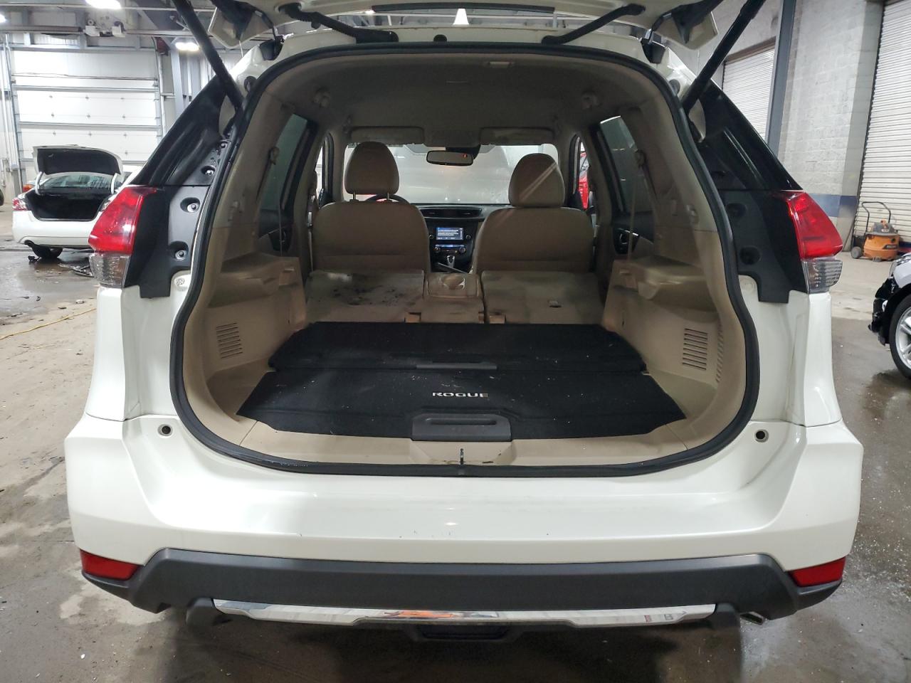 2017 Nissan Rogue - Image 6