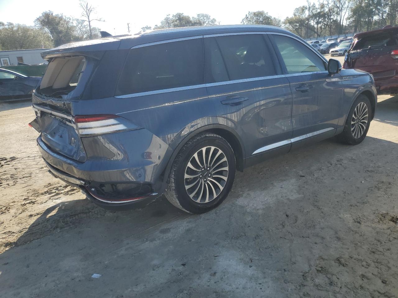 2021 Lincoln Aviator - Image 3