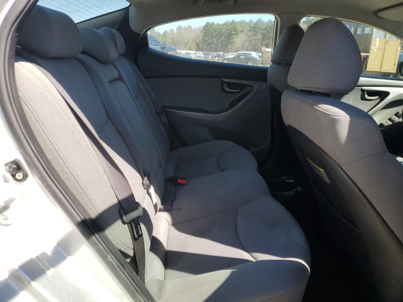 2012 Hyundai Elantra - Image 11