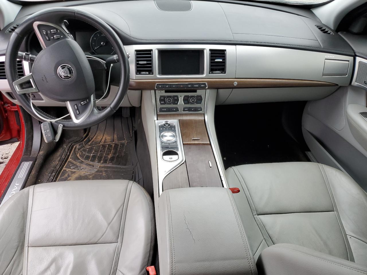 2015 Jaguar XF - Image 8