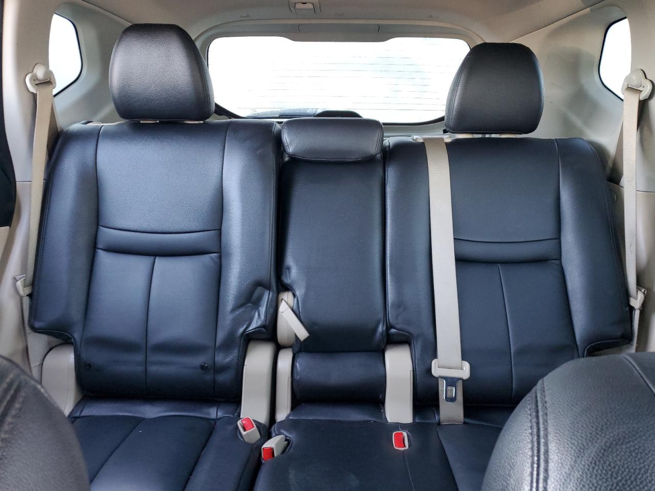 2016 Nissan Rogue - Image 10