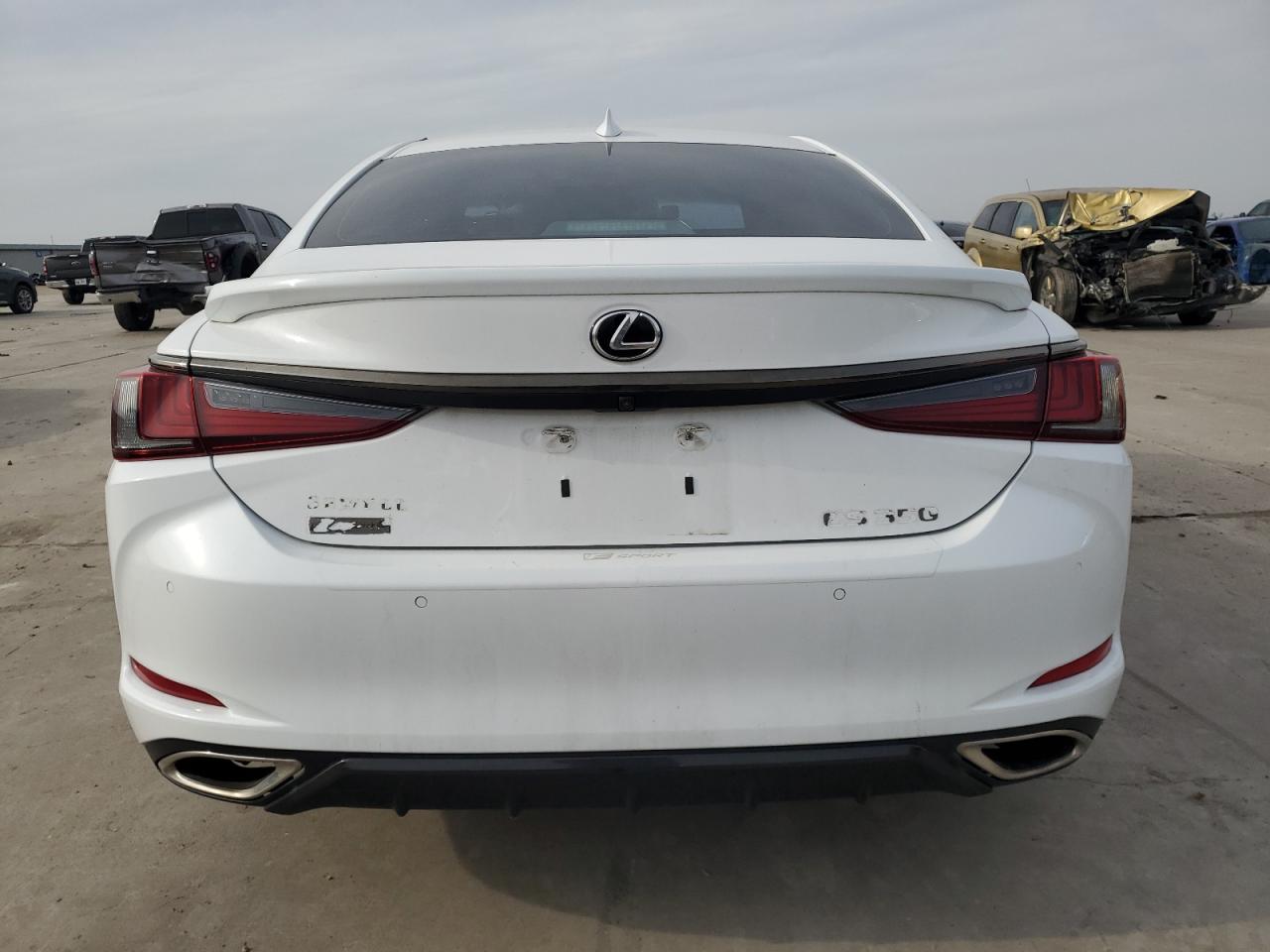 2021 Lexus ES - Image 6