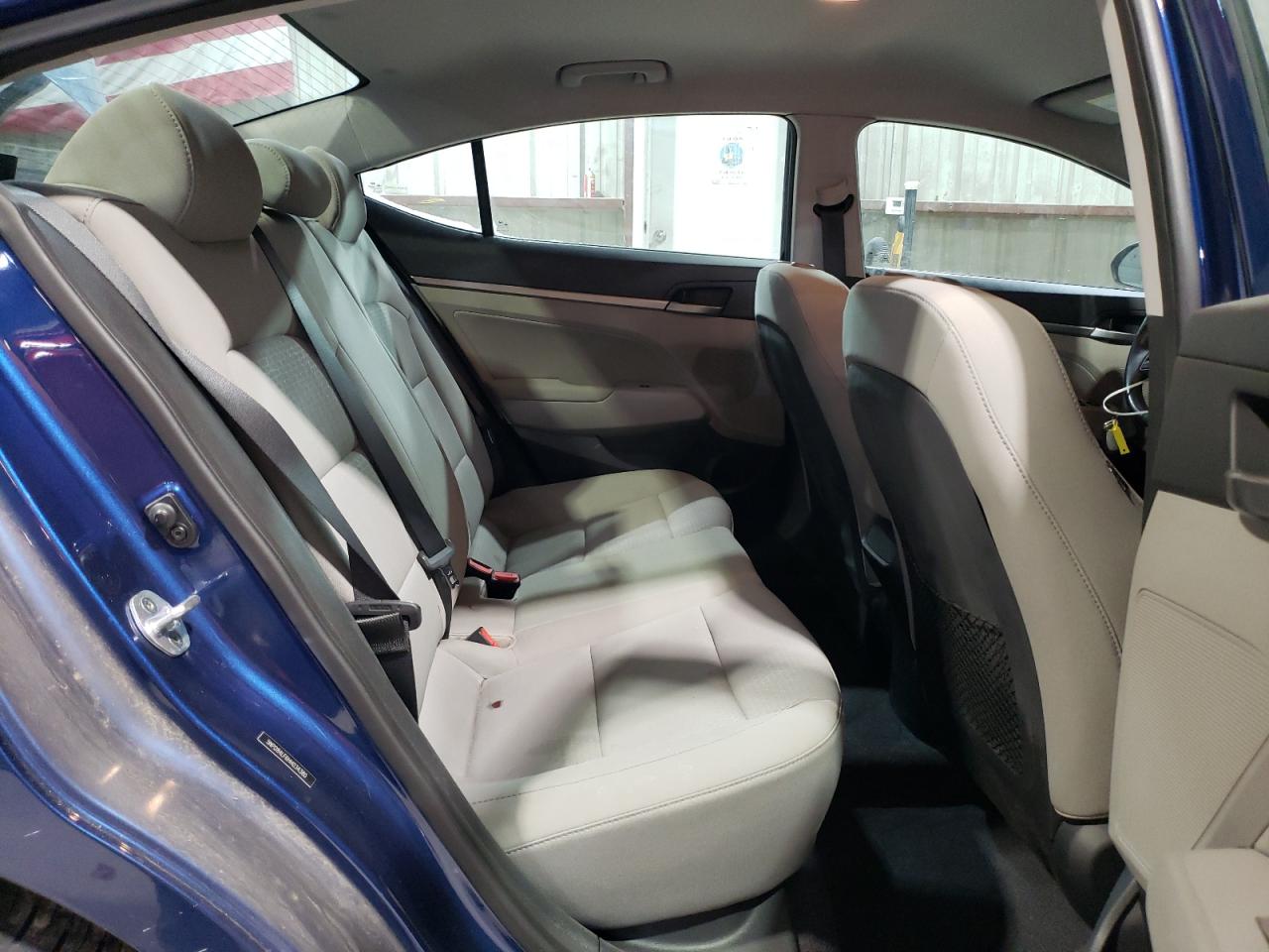 2017 Hyundai Elantra - Image 10