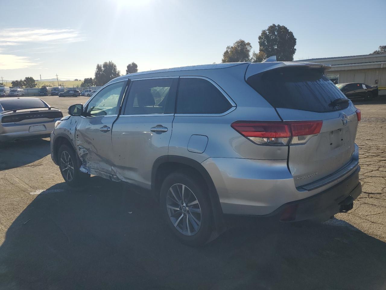 2019 Toyota Highlander - Image 2