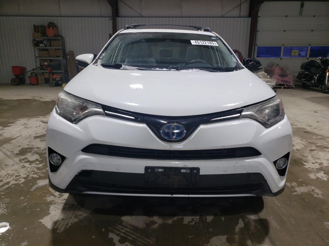2017 Toyota RAV 4 - Image 5