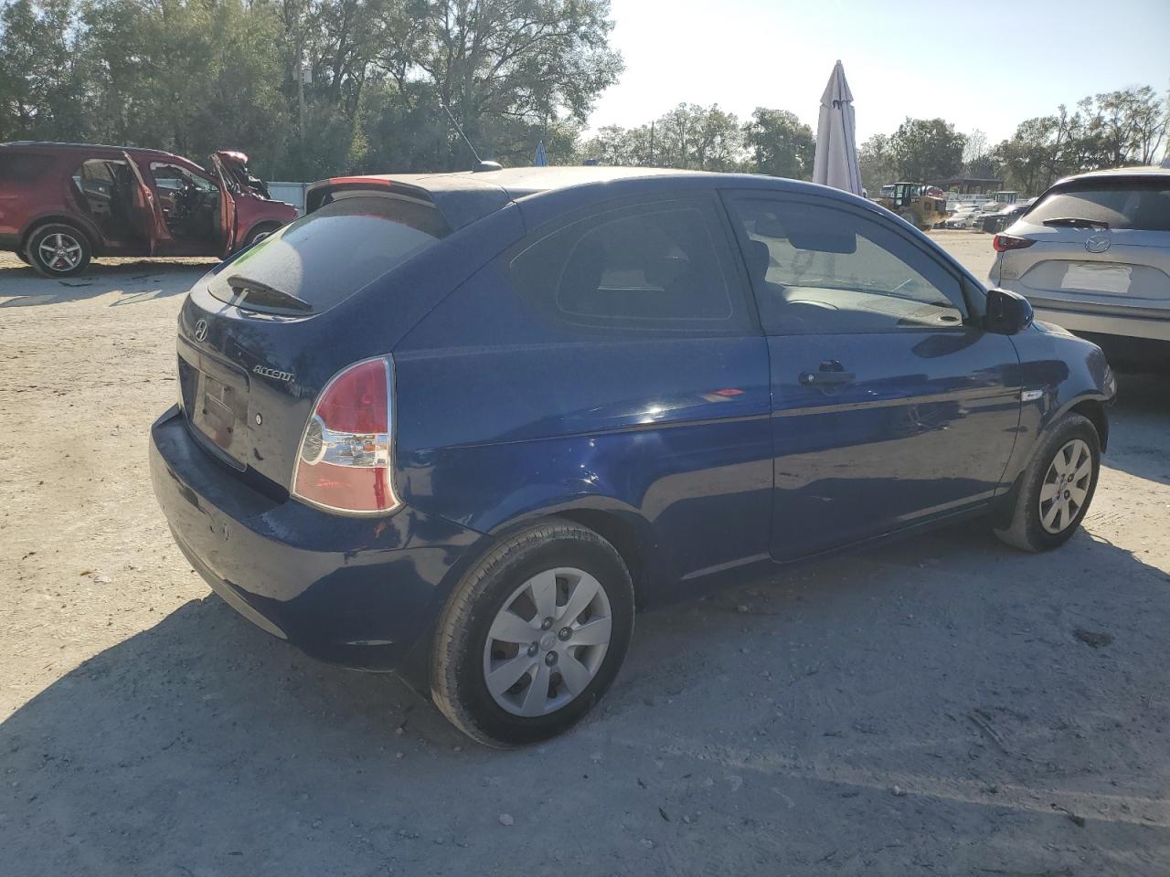 2010 Hyundai Accent - Image 3