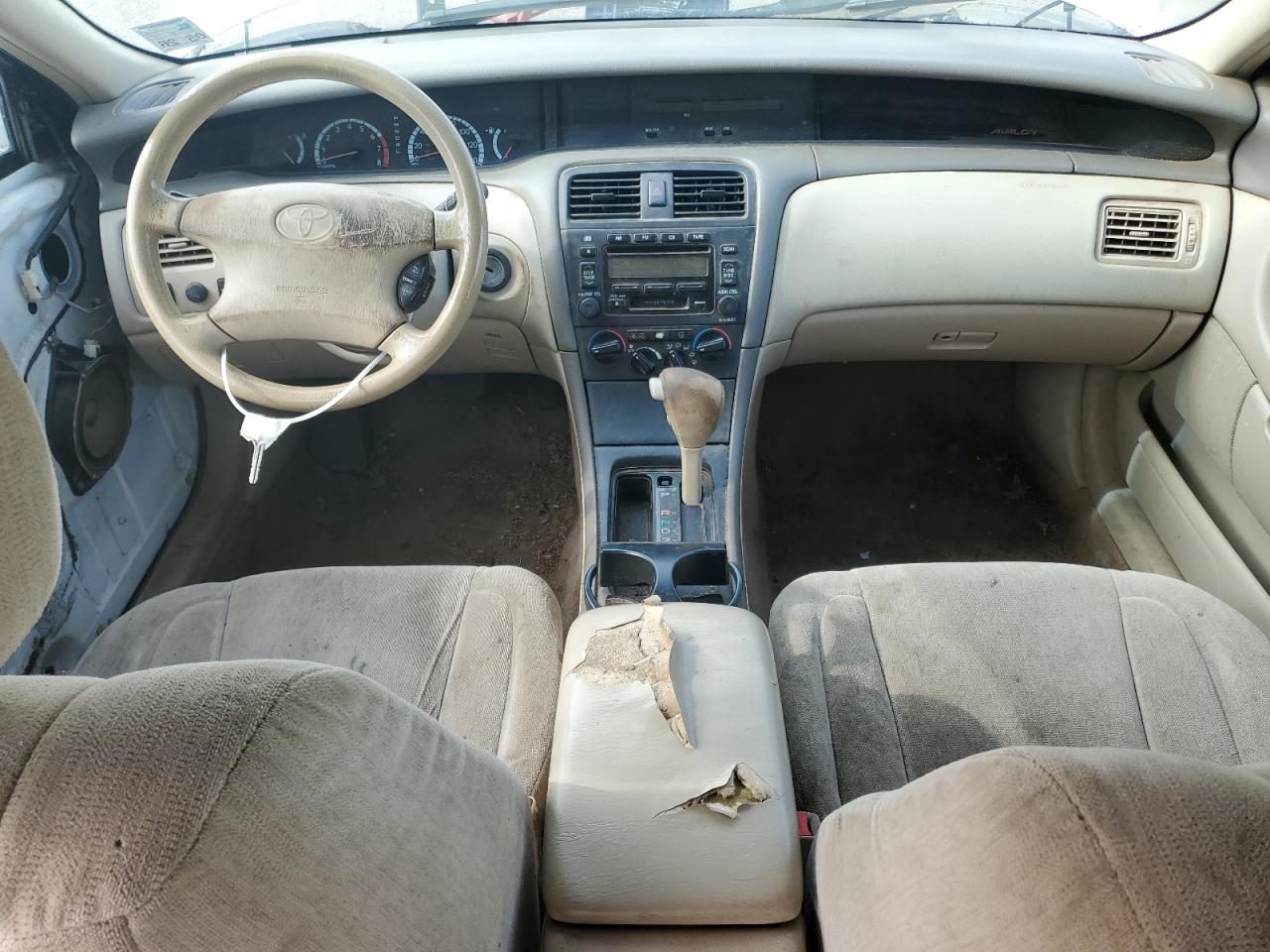 2001 Toyota Avalon - Image 8
