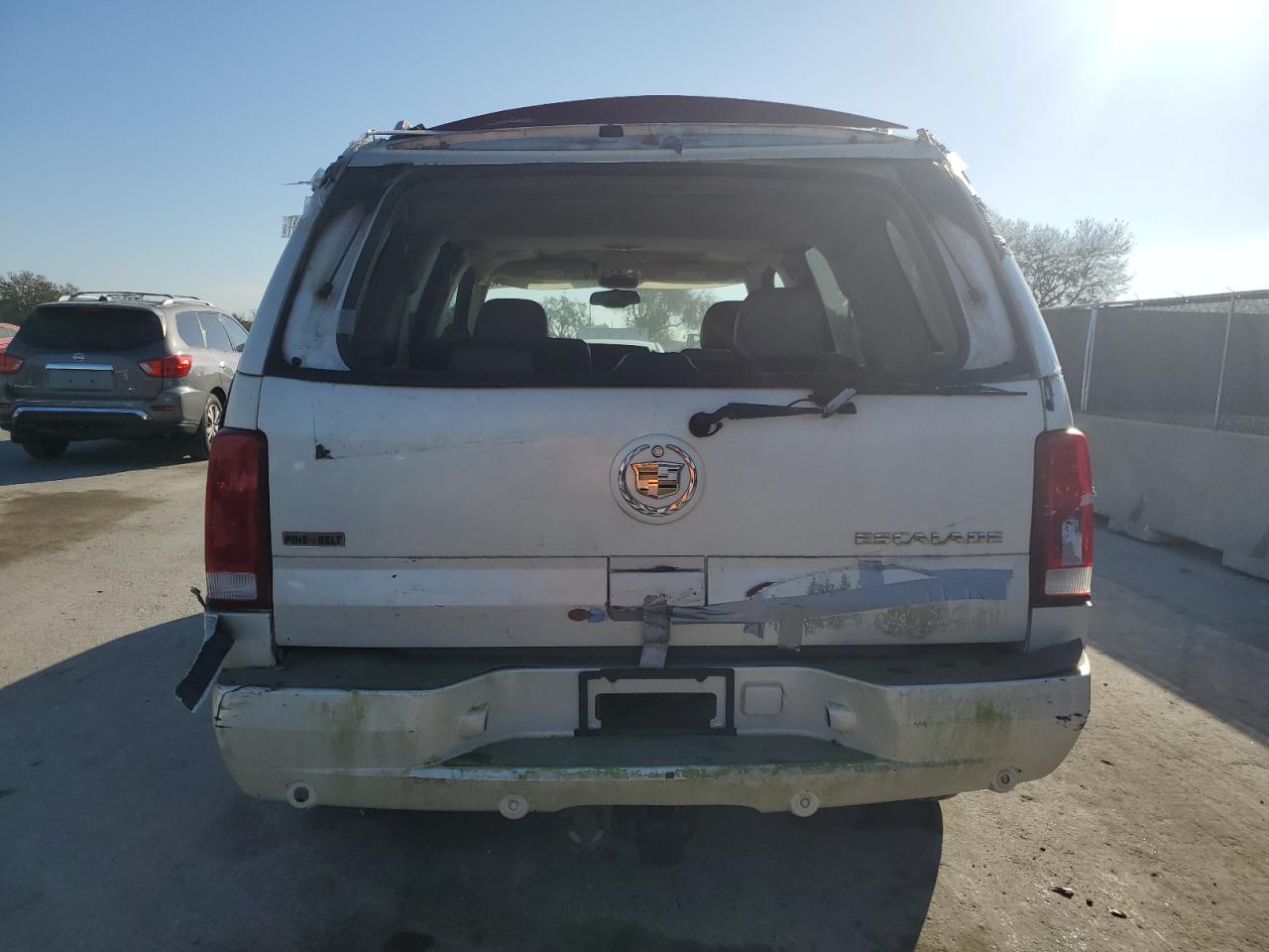 2004 Cadillac Escalade - Image 6