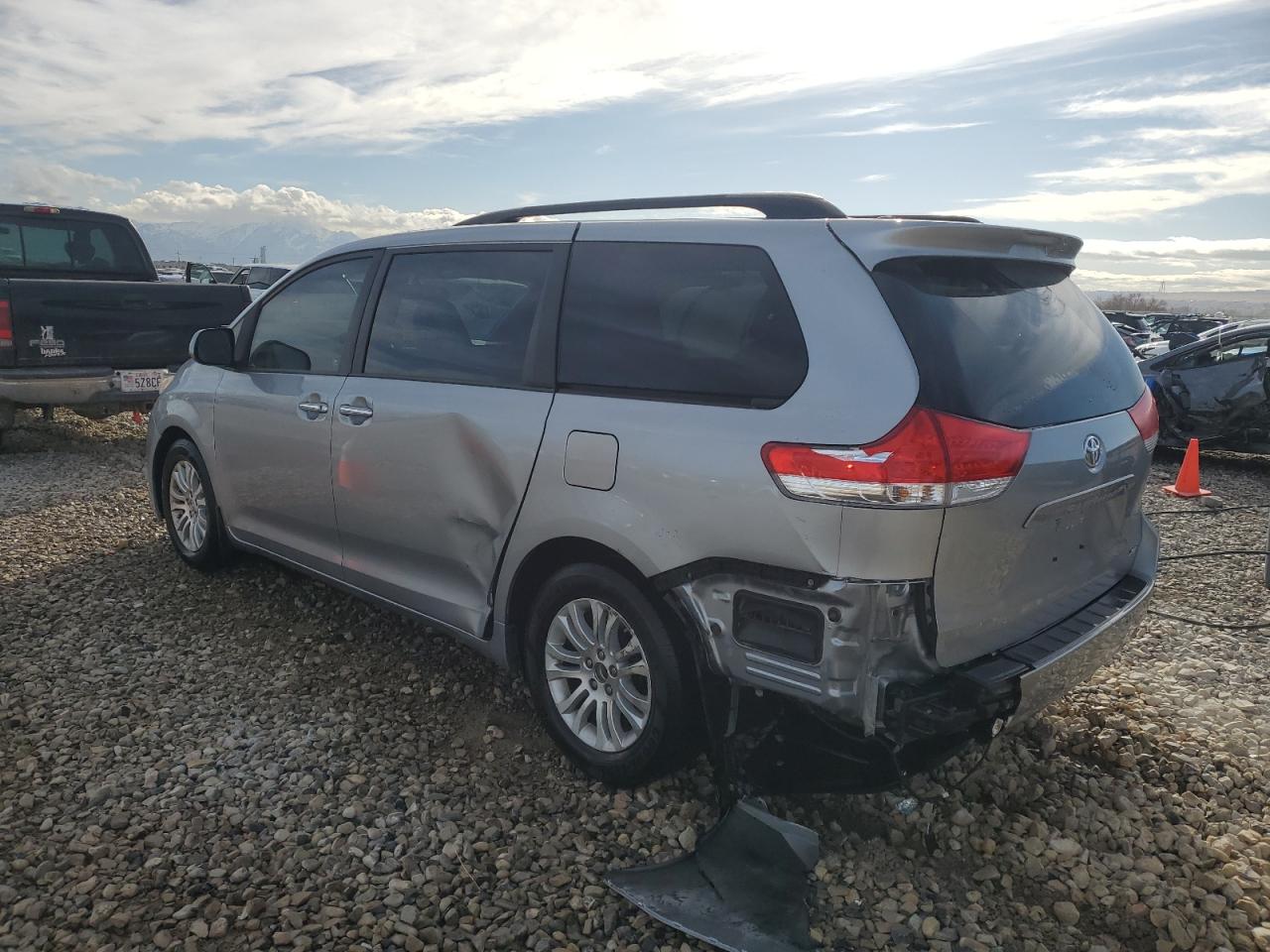 2014 Toyota Sienna - Image 2