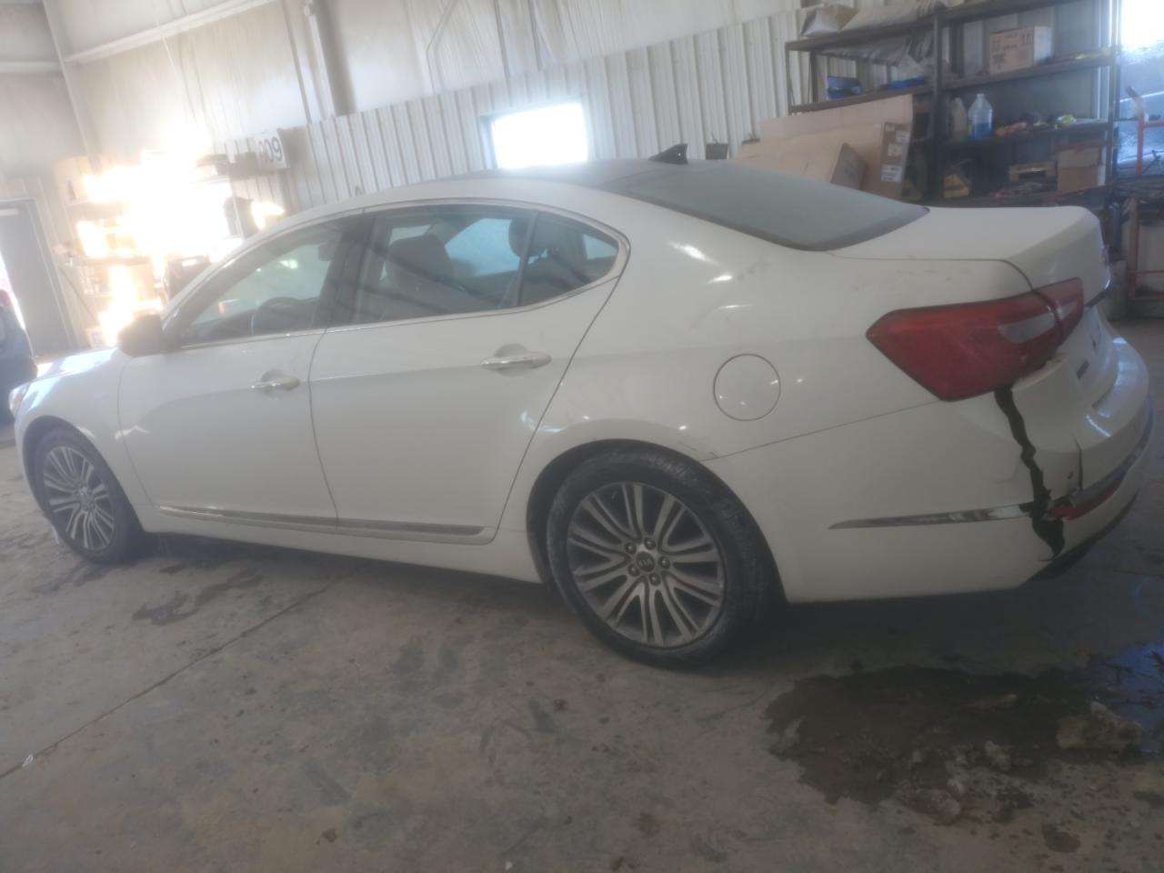 2015 Kia Cadenza - Image 2