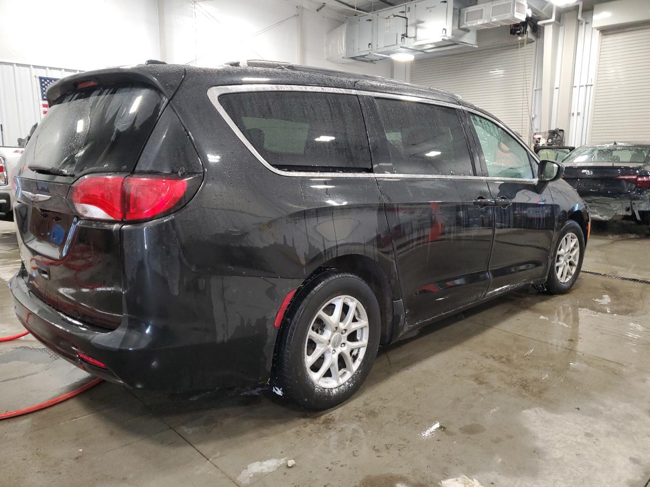2020 Chrysler Voyager - Image 3