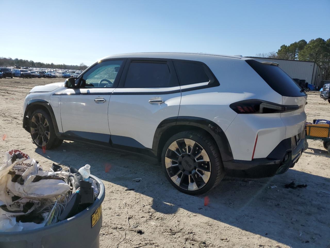 2023 BMW XM - Image 2