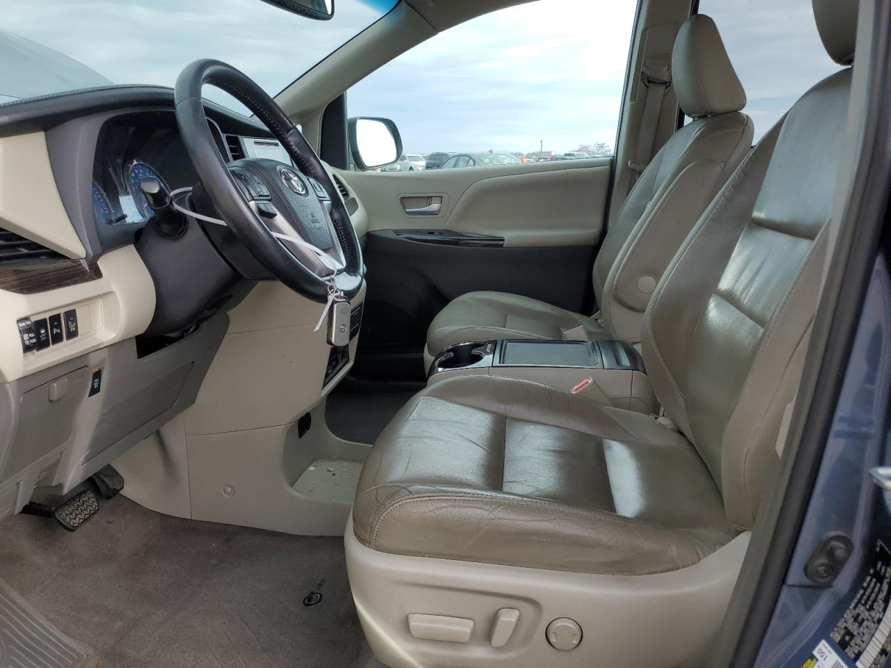 2015 Toyota Sienna - Image 7