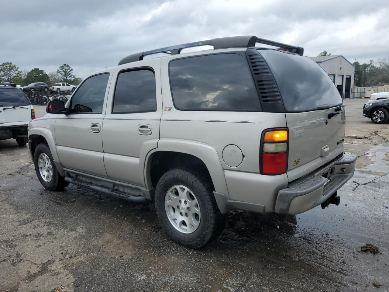 2004 Chevrolet Tahoe - Image 2