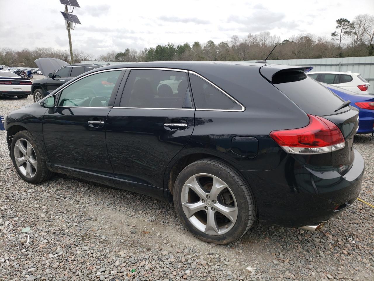 2014 Toyota Venza - Image 2