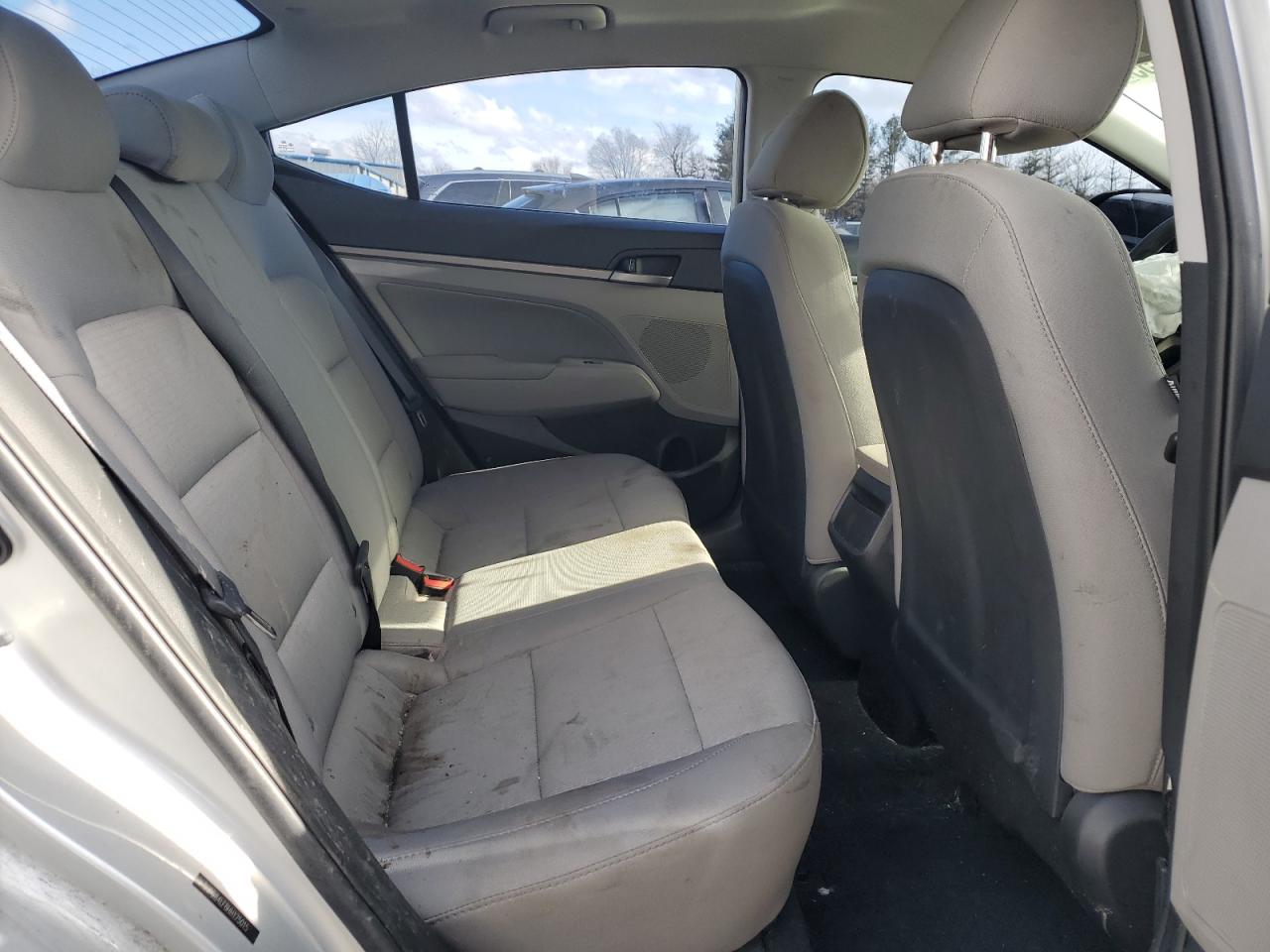 2017 Hyundai Elantra - Image 10
