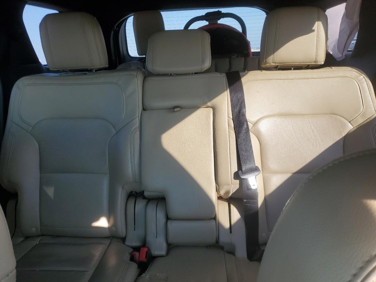 2016 Ford Explorer - Image 10