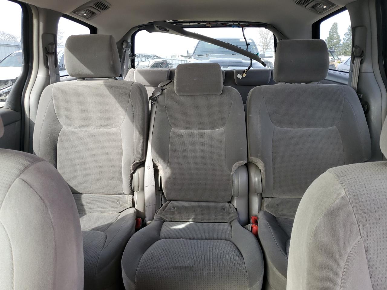 2005 Toyota Sienna - Image 10