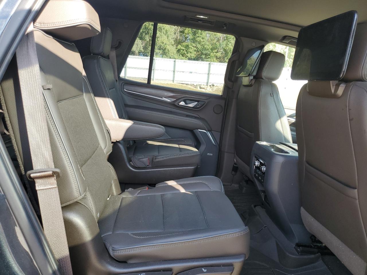 2021 GMC Yukon - Image 11
