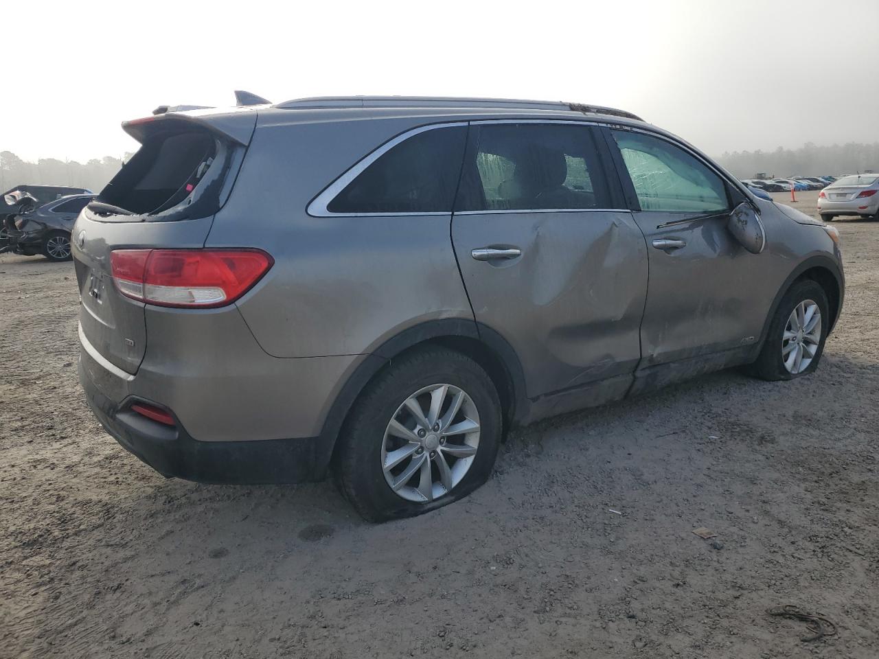 2016 Kia Sorento - Image 3
