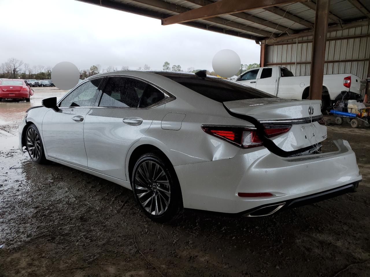 2024 Lexus ES - Image 2