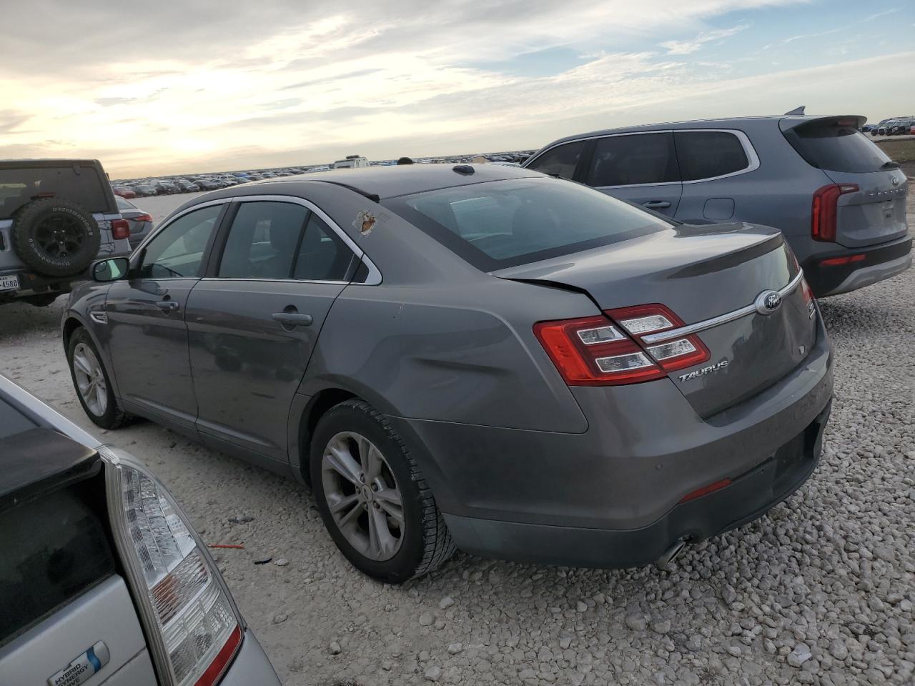 2014 Ford Taurus - Image 2