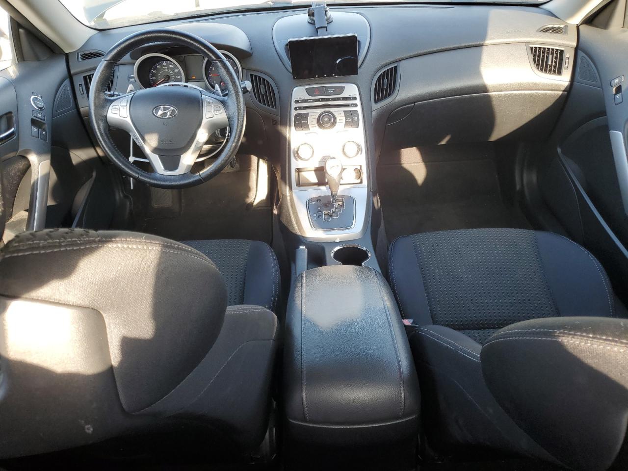 2010 Hyundai Genesis - Image 8