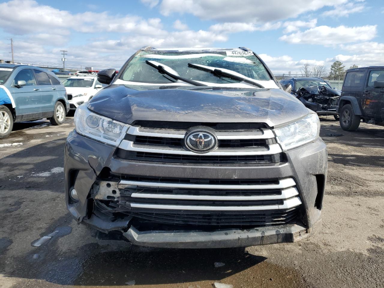 2017 Toyota Highlander - Image 5