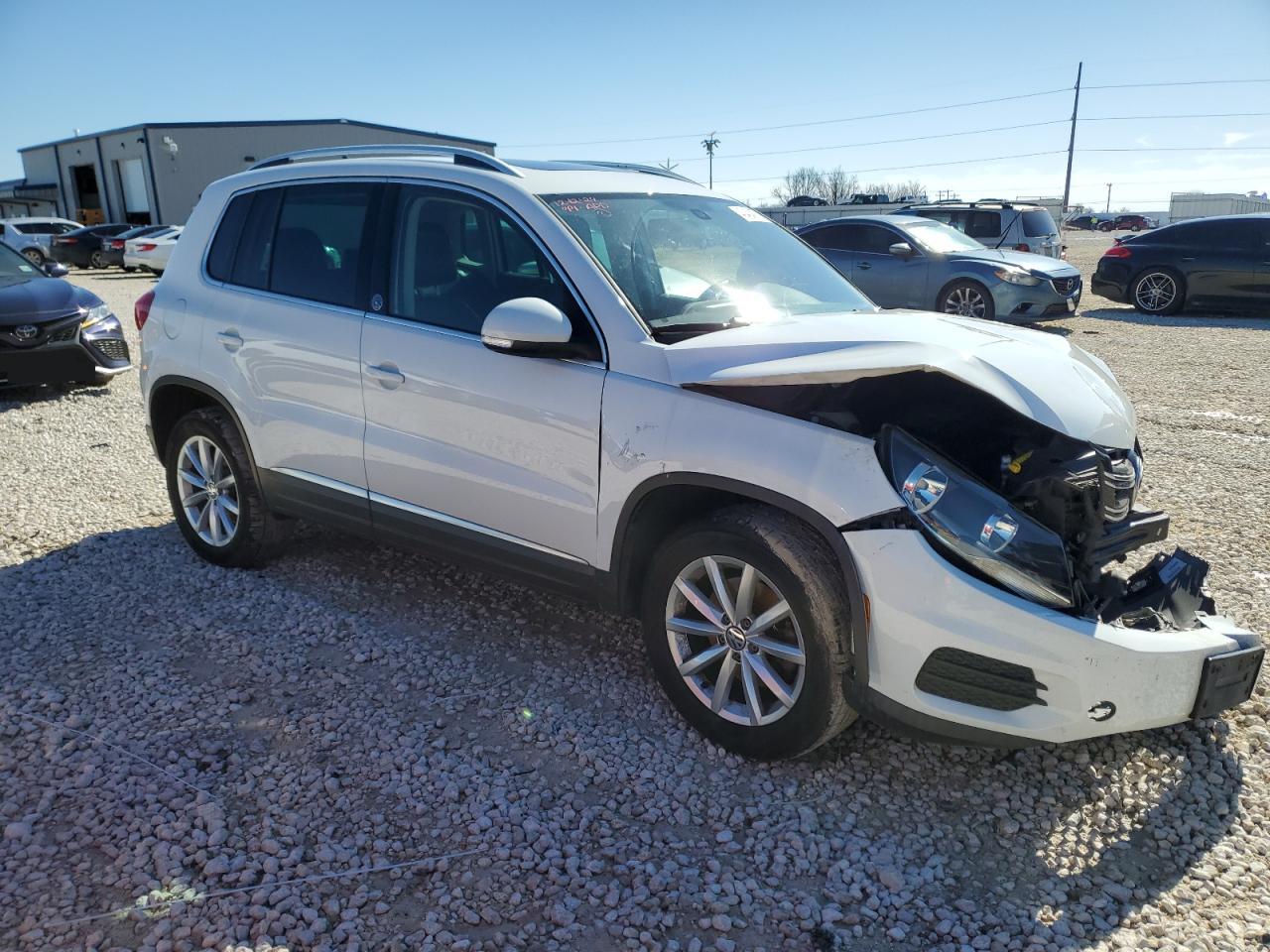 2017 Volkswagen Tiguan - Image 4