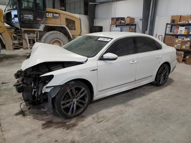 VOLKSWAGEN PASSAT 2017 Белы