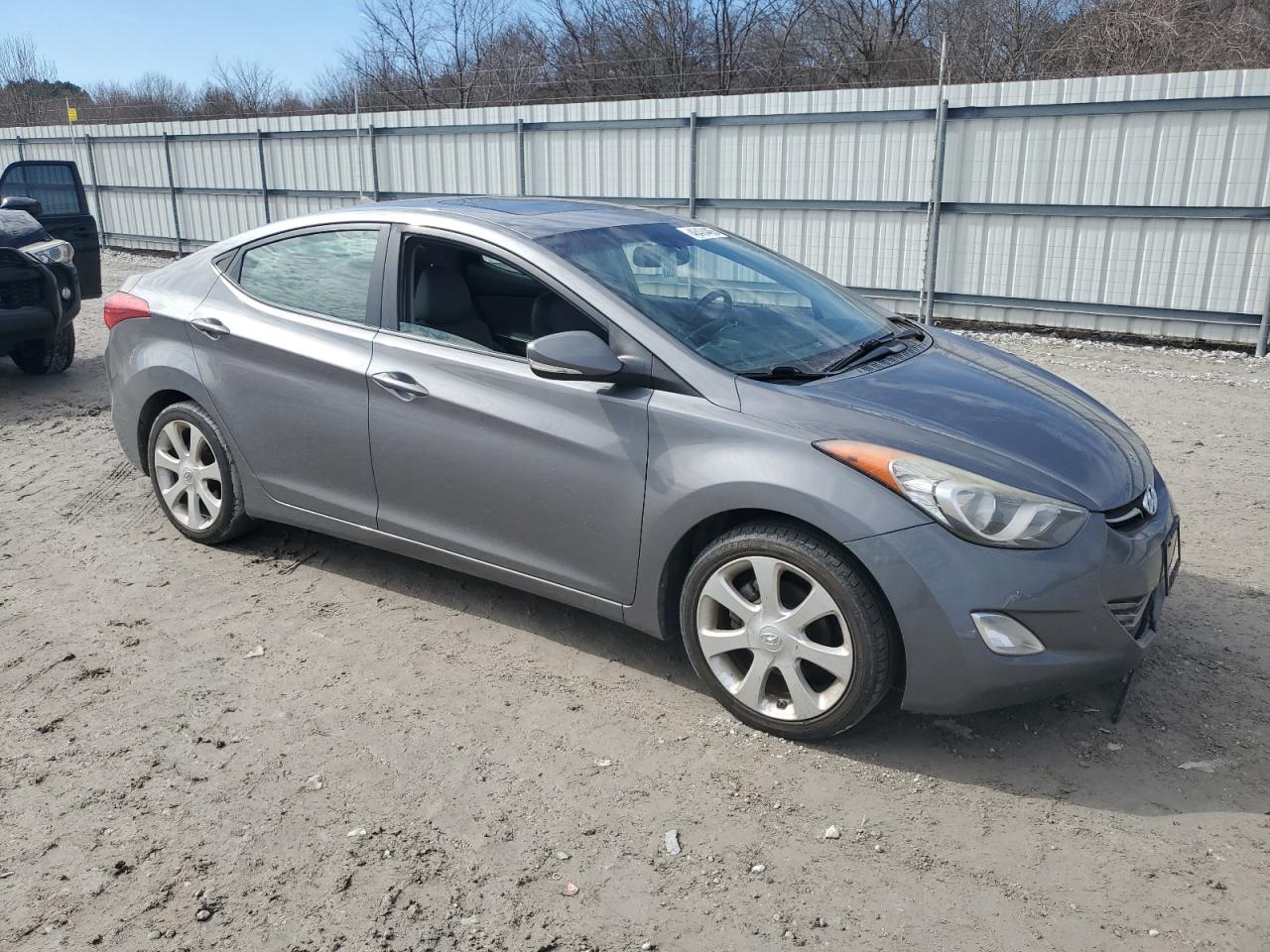 2011 Hyundai Elantra - Image 4