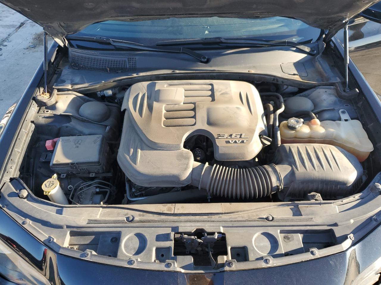 2018 Chrysler 300 - Image 10