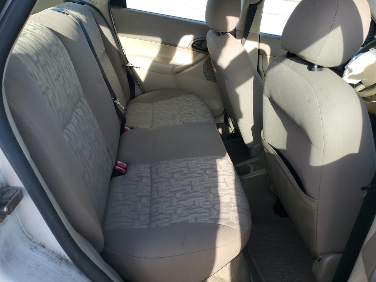 2005 Ford Focus - Image 10