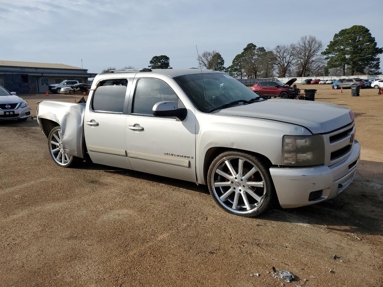 2007 Chevrolet Silverado - Image 4