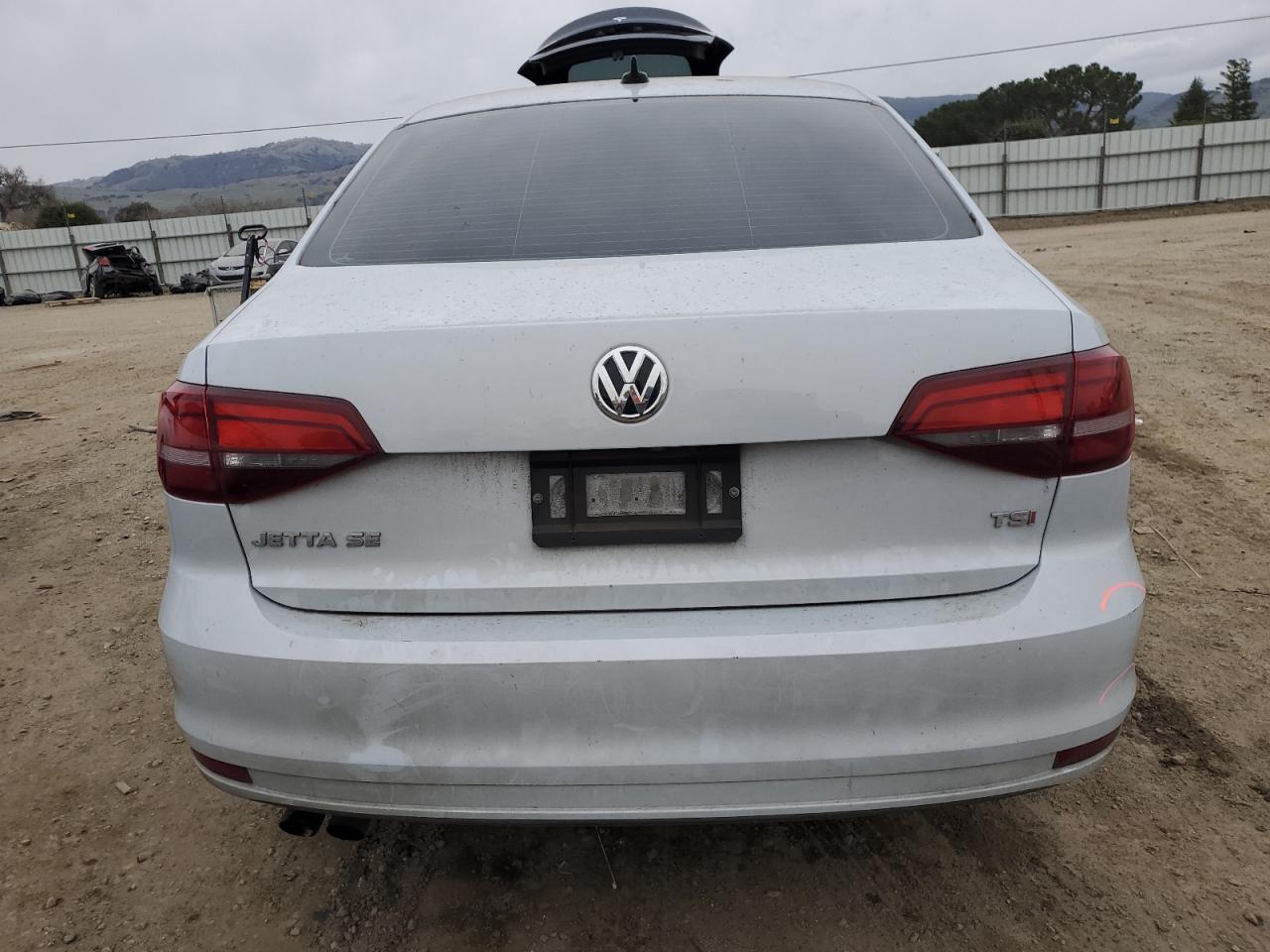 2018 Volkswagen Jetta - Image 6