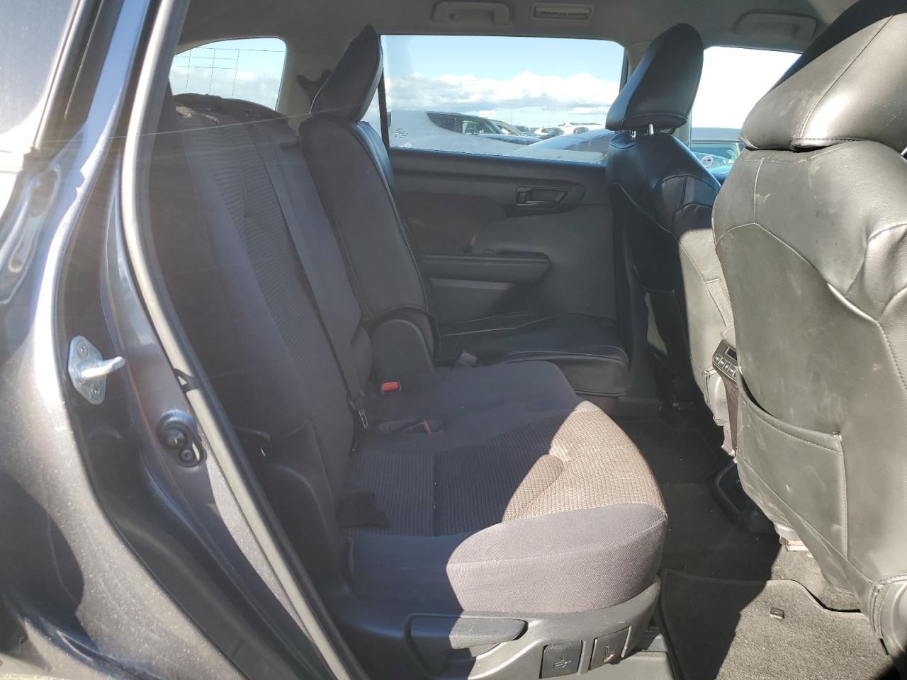 2020 Toyota Highlander - Image 11