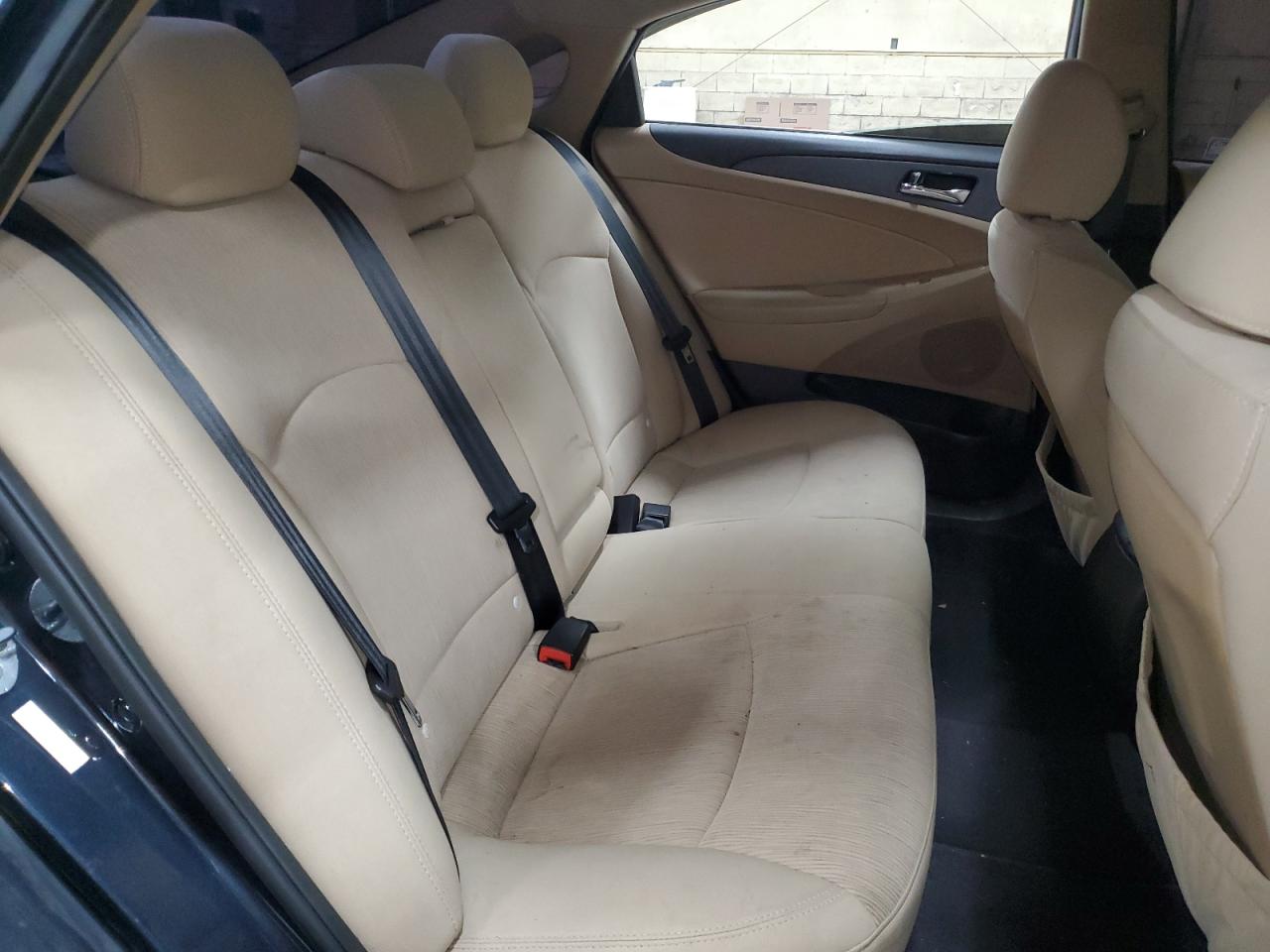 2011 Hyundai Sonata - Image 10