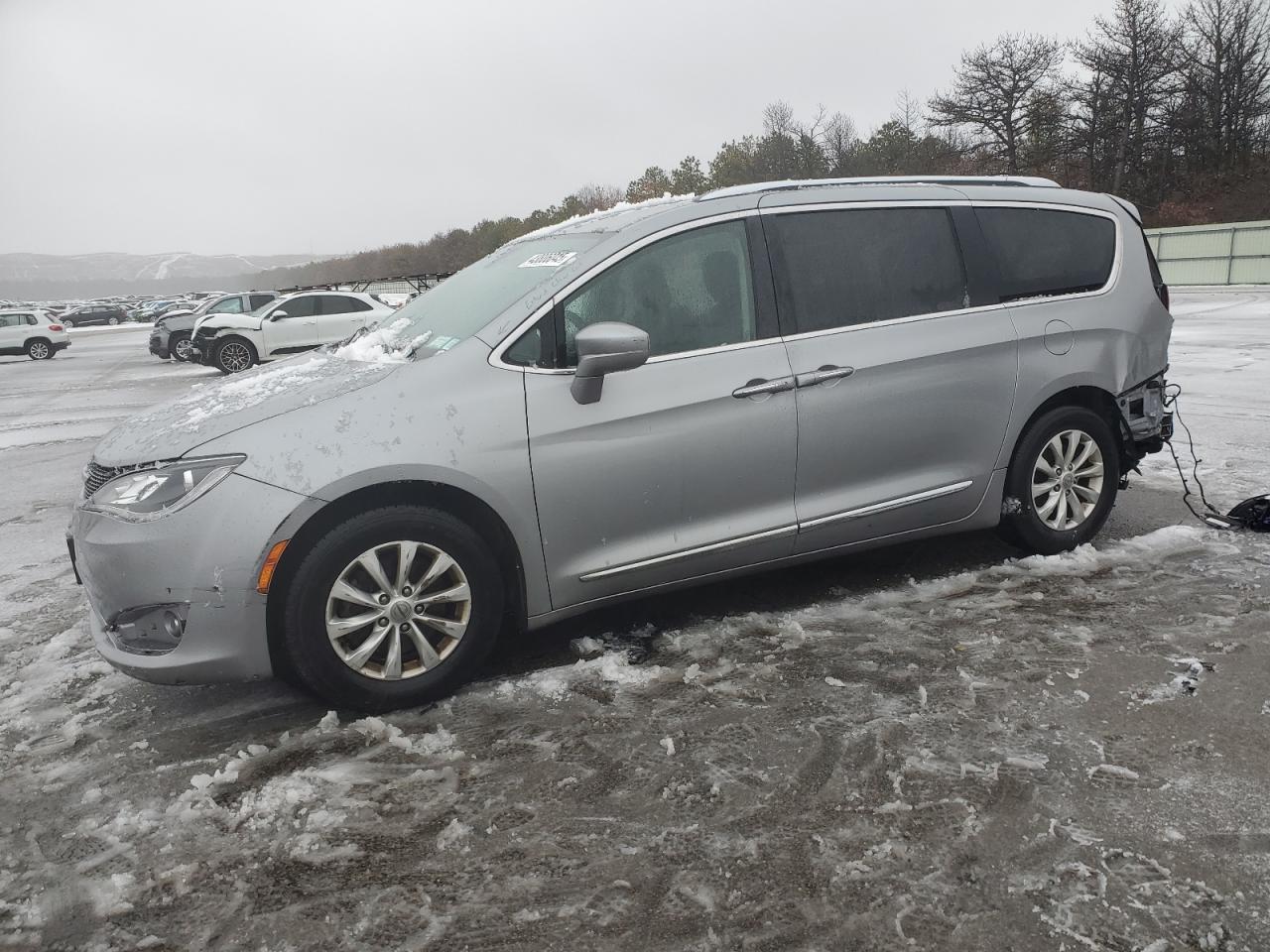 2018 Chrysler Pacifica - Image 1