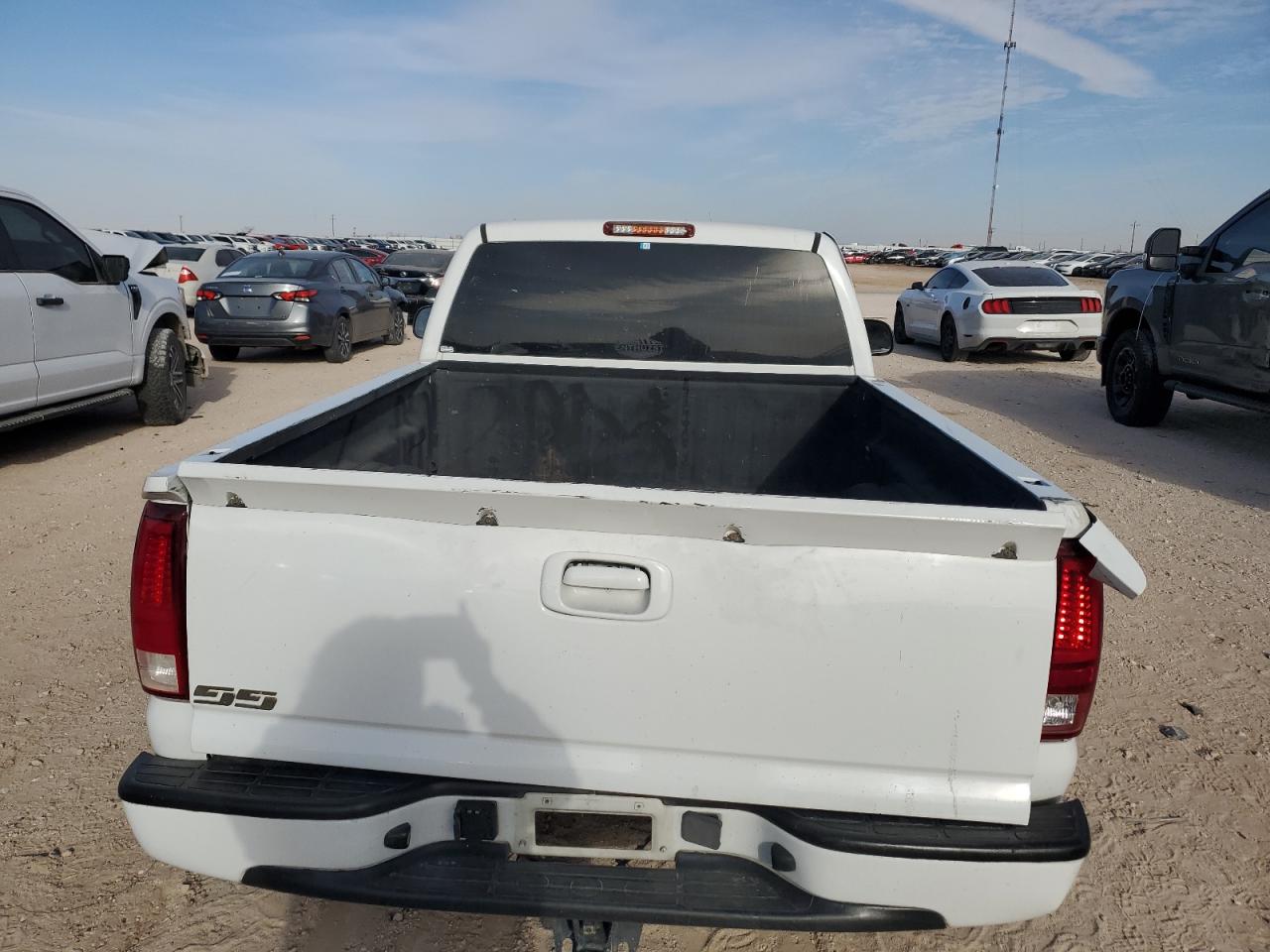 2006 Chevrolet Silverado - Image 10