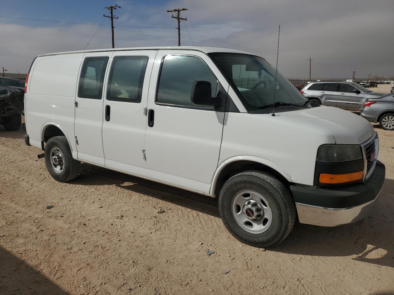 2015 GMC Savana - Image 4