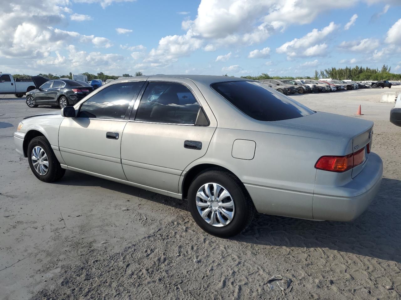 2000 Toyota Camry - Image 2