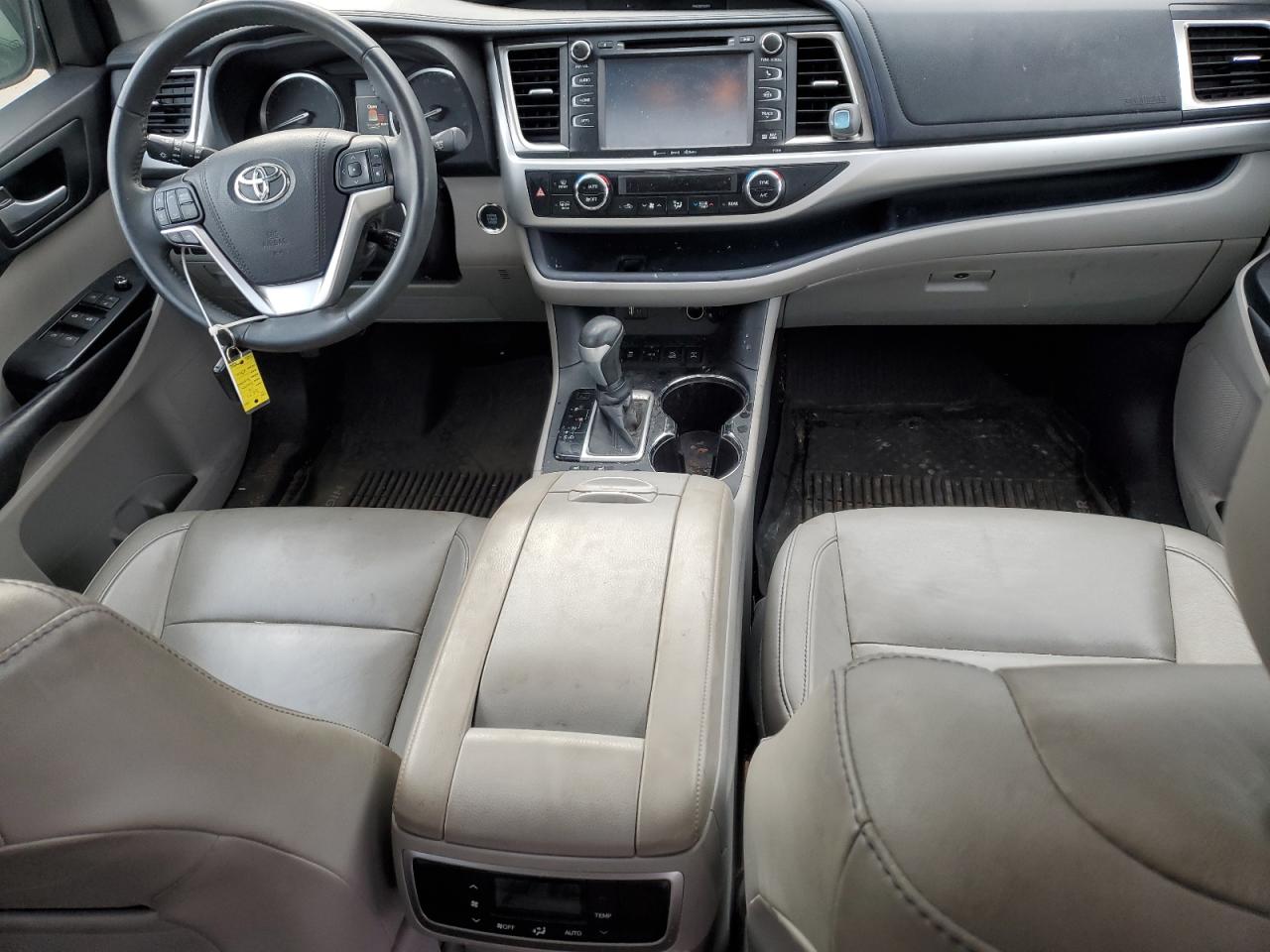 2016 Toyota Highlander - Image 8