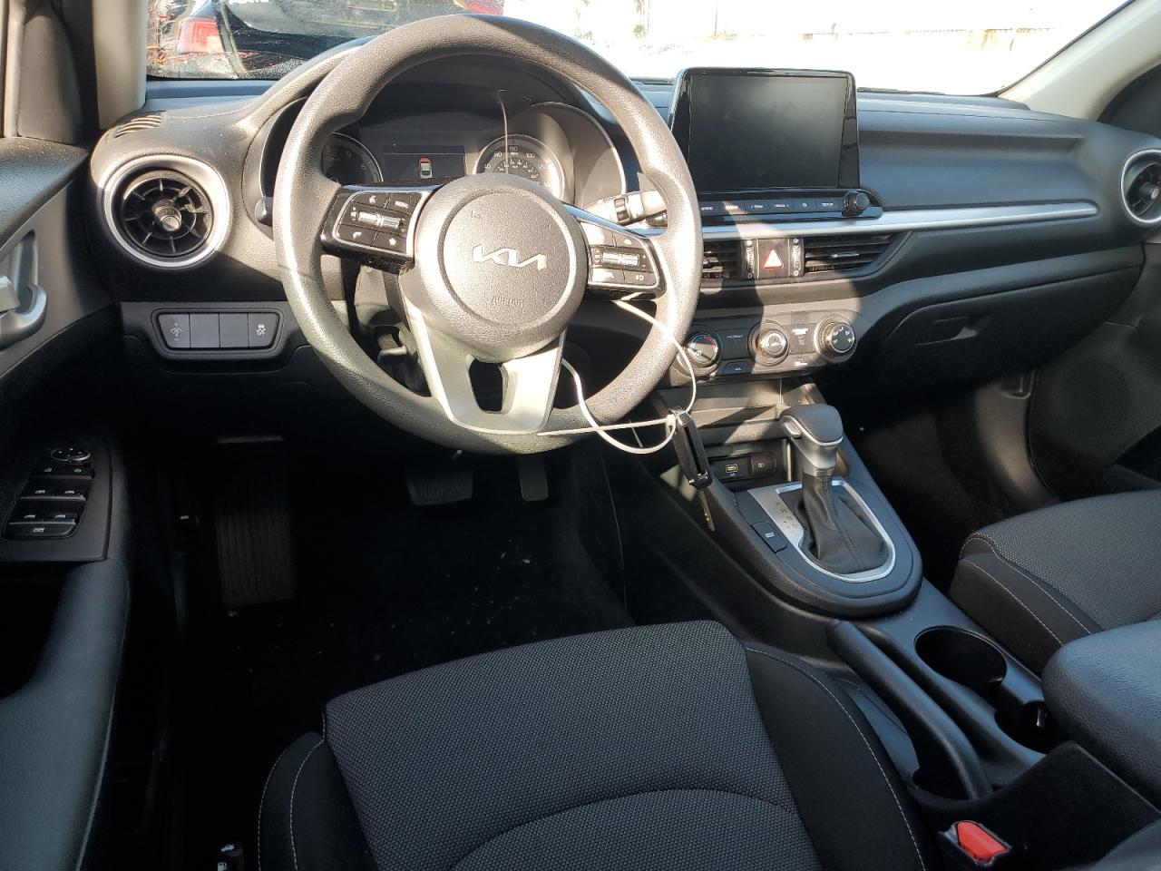 2024 Kia Forte - Image 8