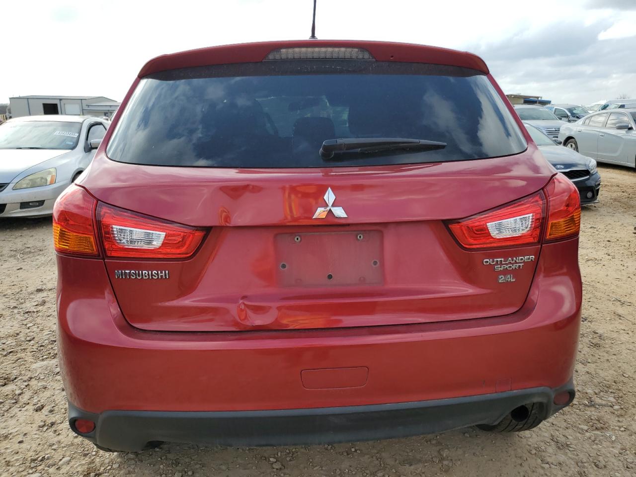 2015 Mitsubishi Outlander - Image 6
