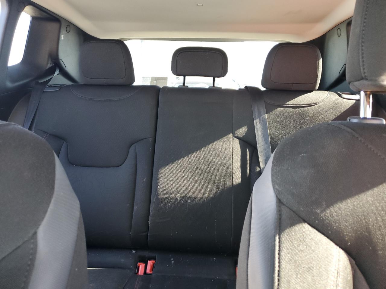 2016 Jeep Renegade - Image 10