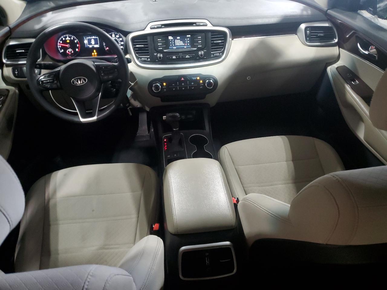 2017 Kia Sorento - Image 8